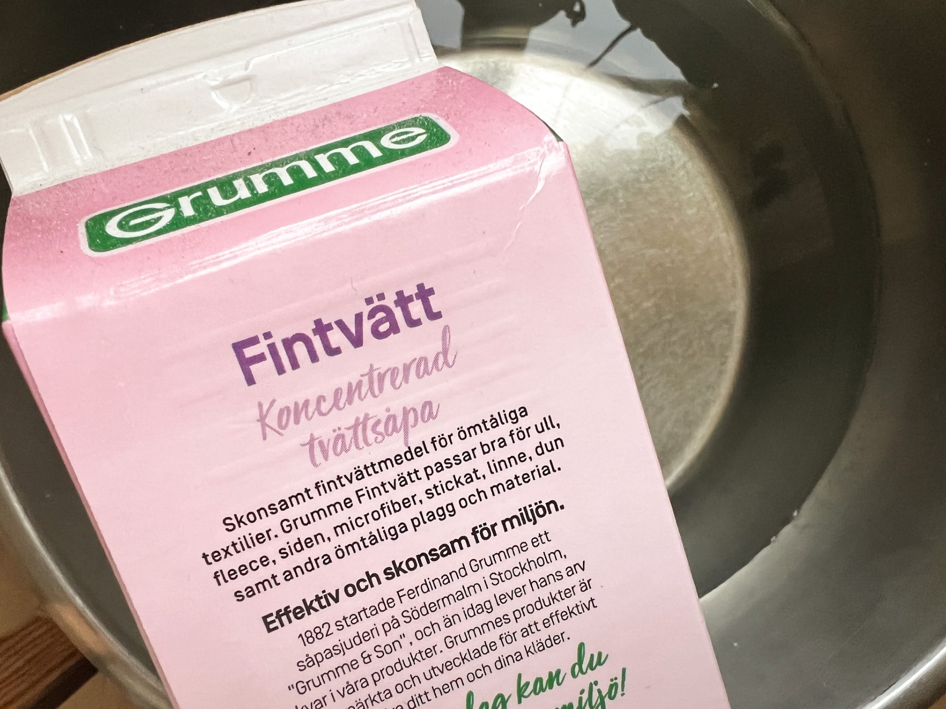 Ett exempel på ett fintvättmedel anpassat för ull.